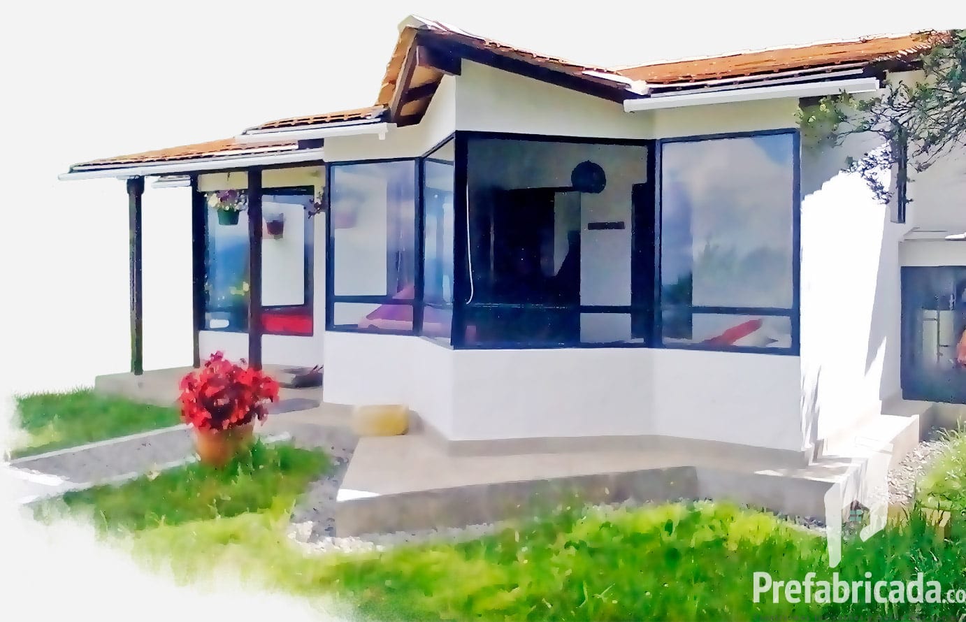 Casa prefabricada moderna blanca con ventanal grande y jardín, en diseño de proyecto